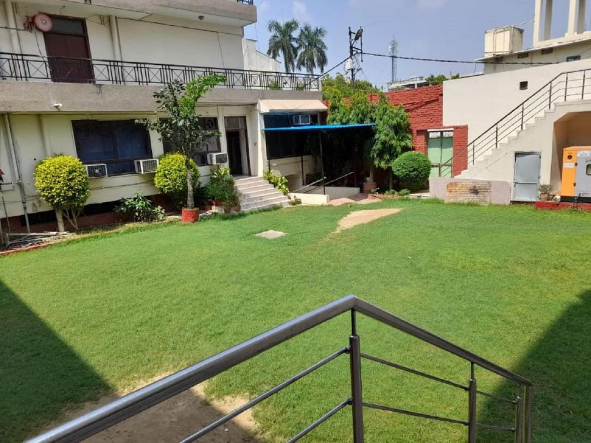 Kamesh Hut, Hotel Varanasi