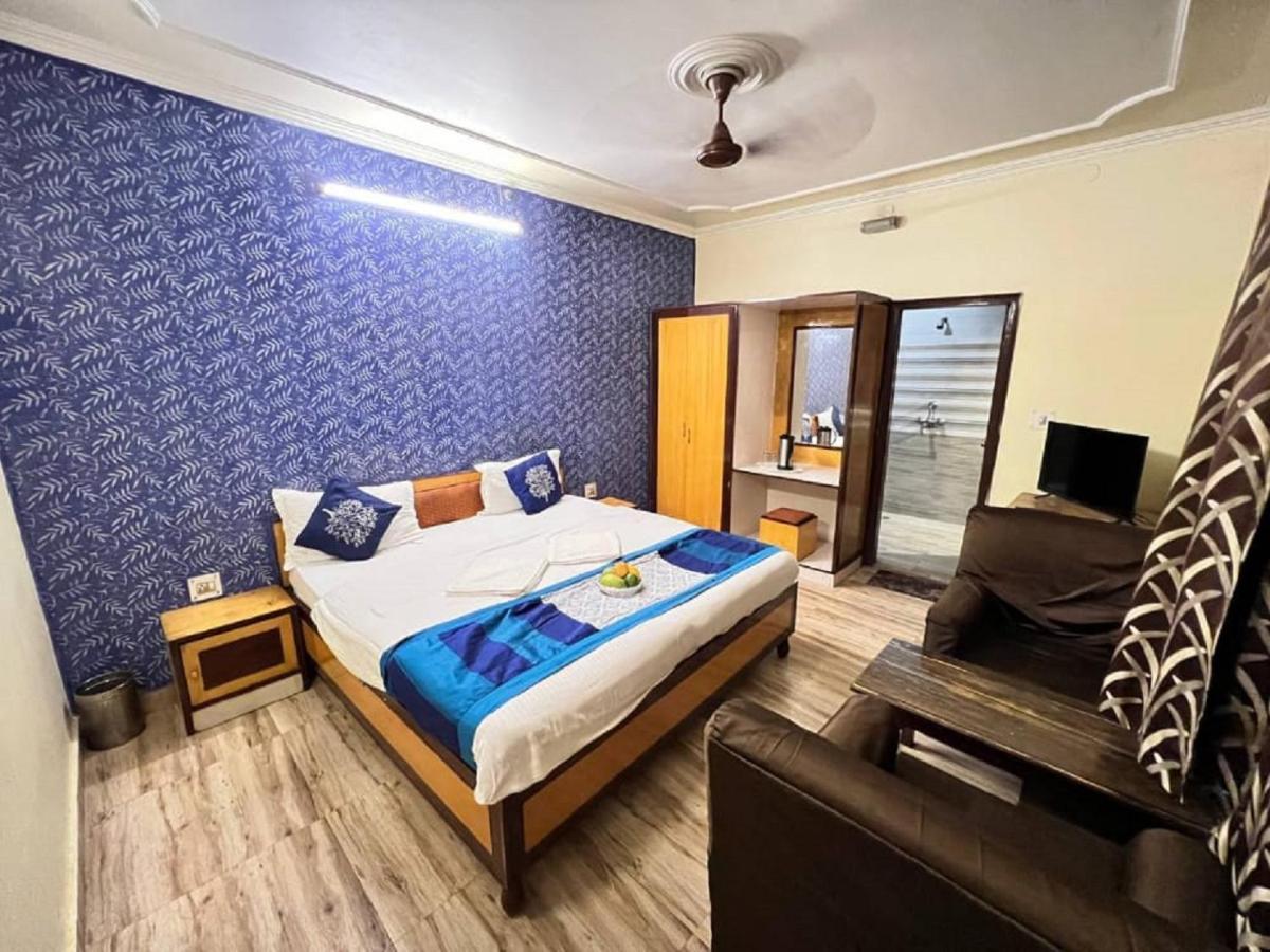 Kamesh Hut, Hotel