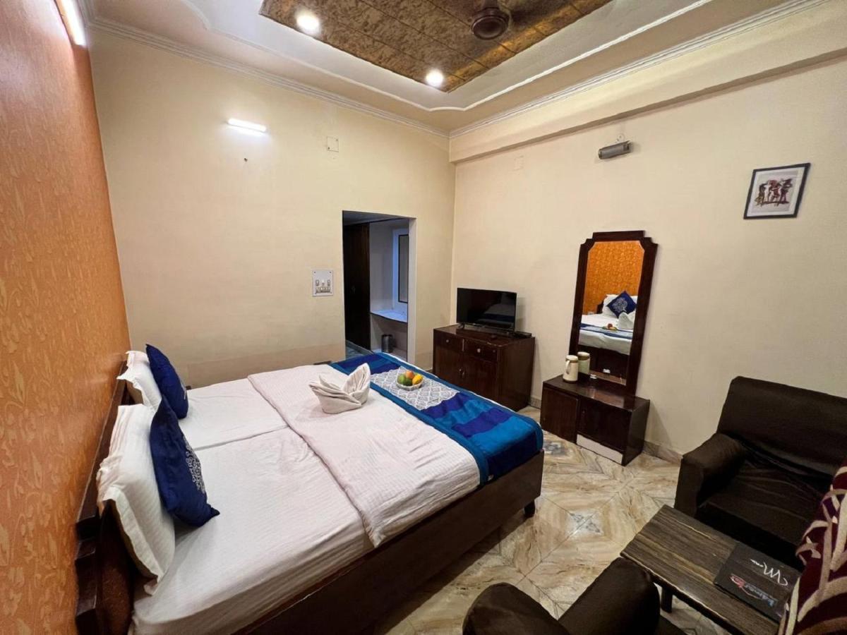 Kamesh Hut, Hotel Varanasi